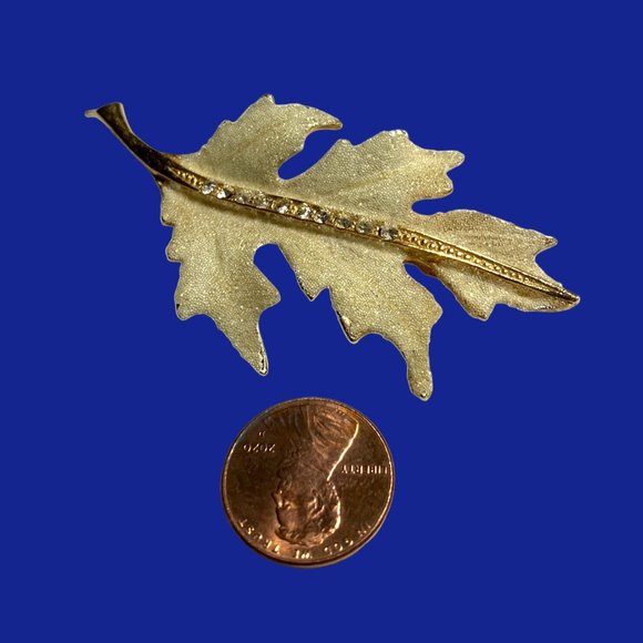 Women's Oak Leaf Pin Brooch with Rhinestones - Picture 5 of 10